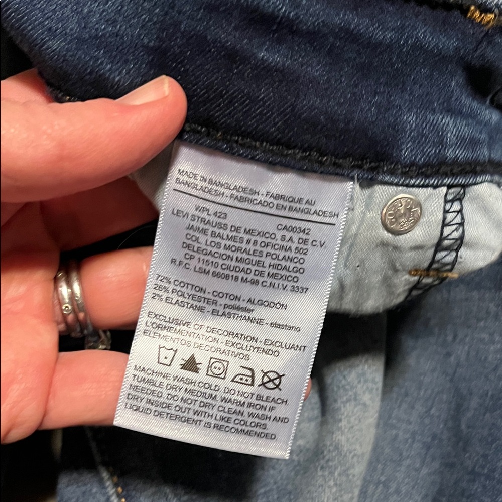 Denizen from Levi's Women's Distressed Dark Blue Jeans - Picture 4 of 5